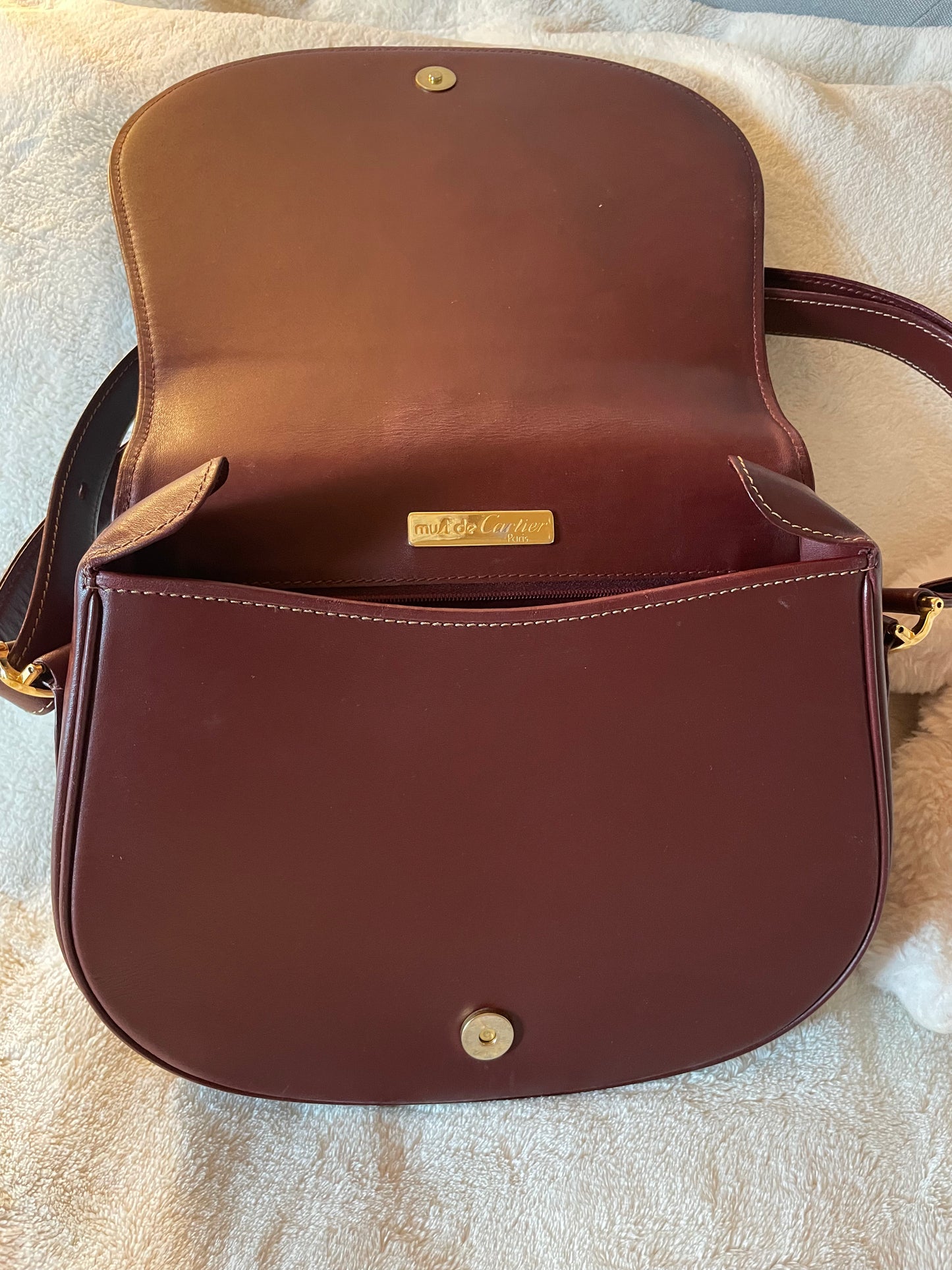 Must de Cartier bordeaux bag